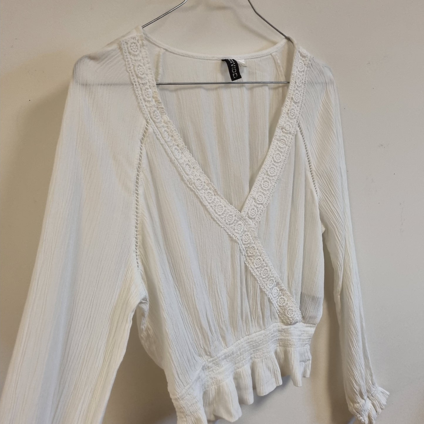 Hvit bluse i viskose med blonder - 38