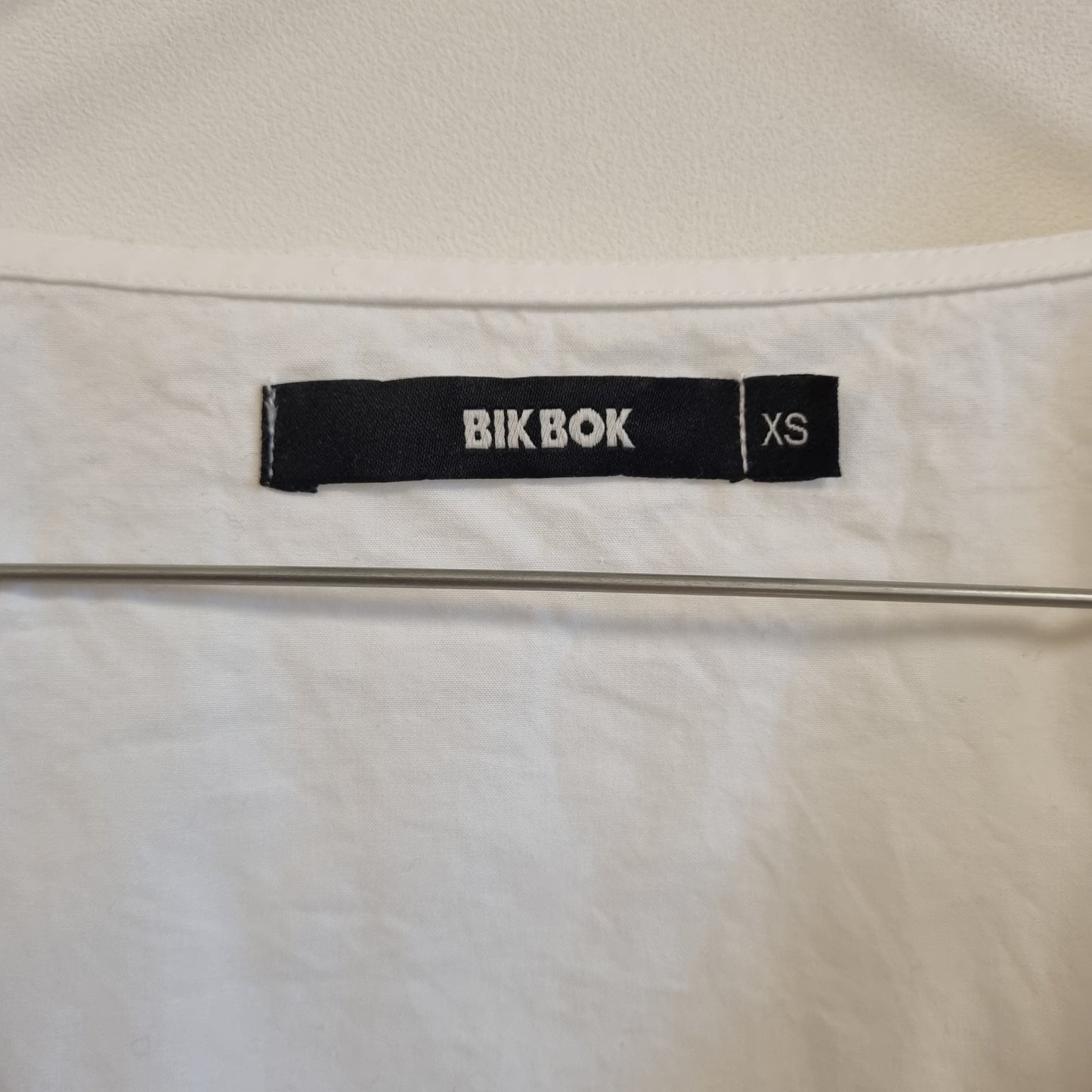 Hvit bomullsbluse med brodert krage - XS
