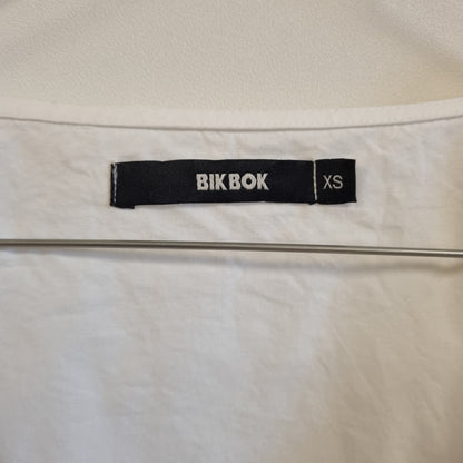 Hvit bomullsbluse med brodert krage - XS