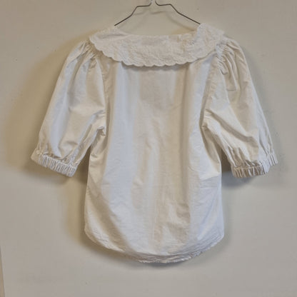 Hvit bomullsbluse med brodert krage - XS