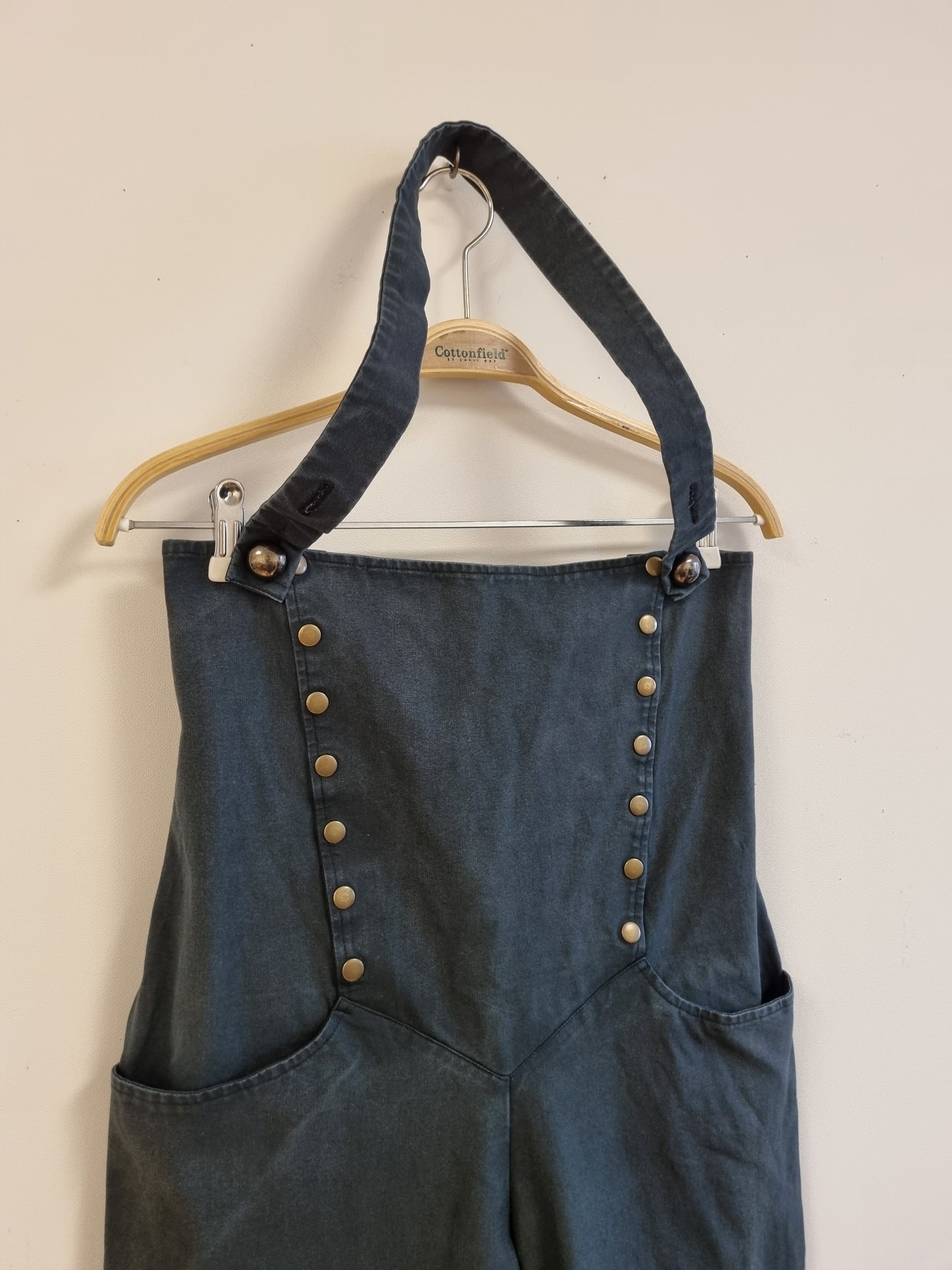 Svart Timjan Design halterneck-jumpsuit