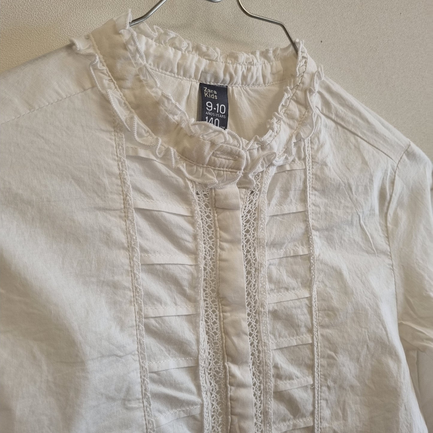 Hvit Zara-bluse med blonder - 140