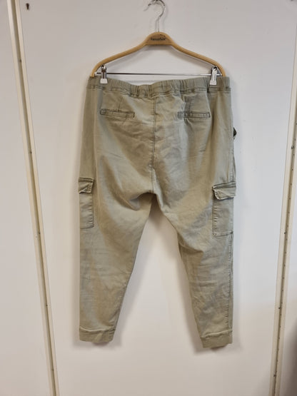 Lys beige cargobukse - XXL