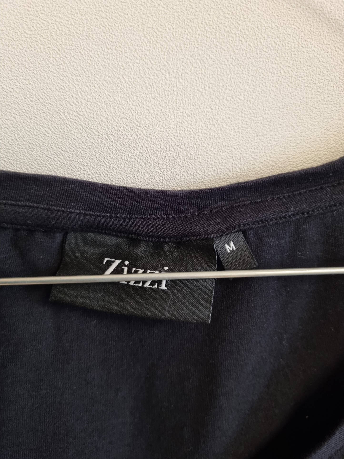 Svart t-skjorte / Zizzi - M