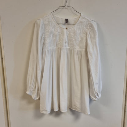 Hvit tunikabluse med broderi / Culture - M
