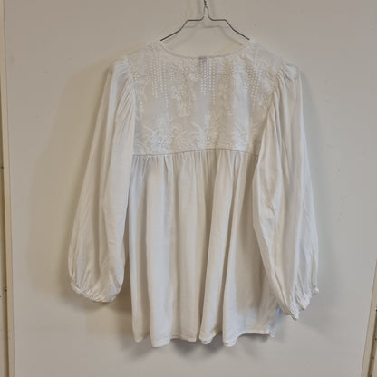 Hvit tunikabluse med broderi / Culture - M