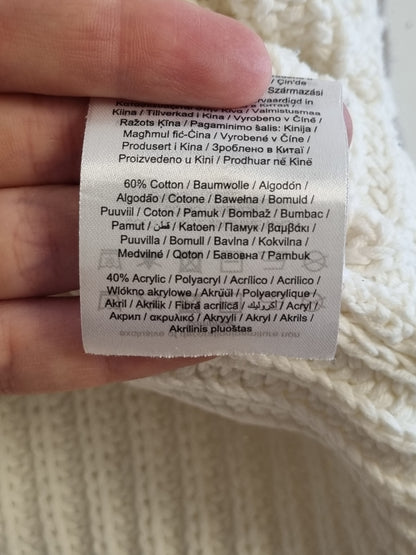 Hvit strikkegenser med beige detaljer – L