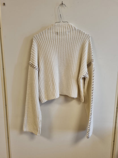 Hvit strikkegenser med beige detaljer – L