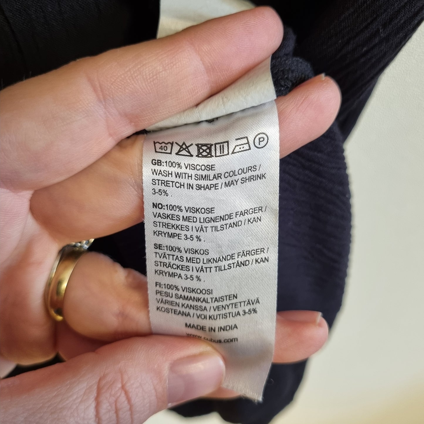 Svart bluse i viskose – S