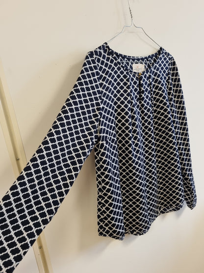 Mørk blå mønstret bluse – 40