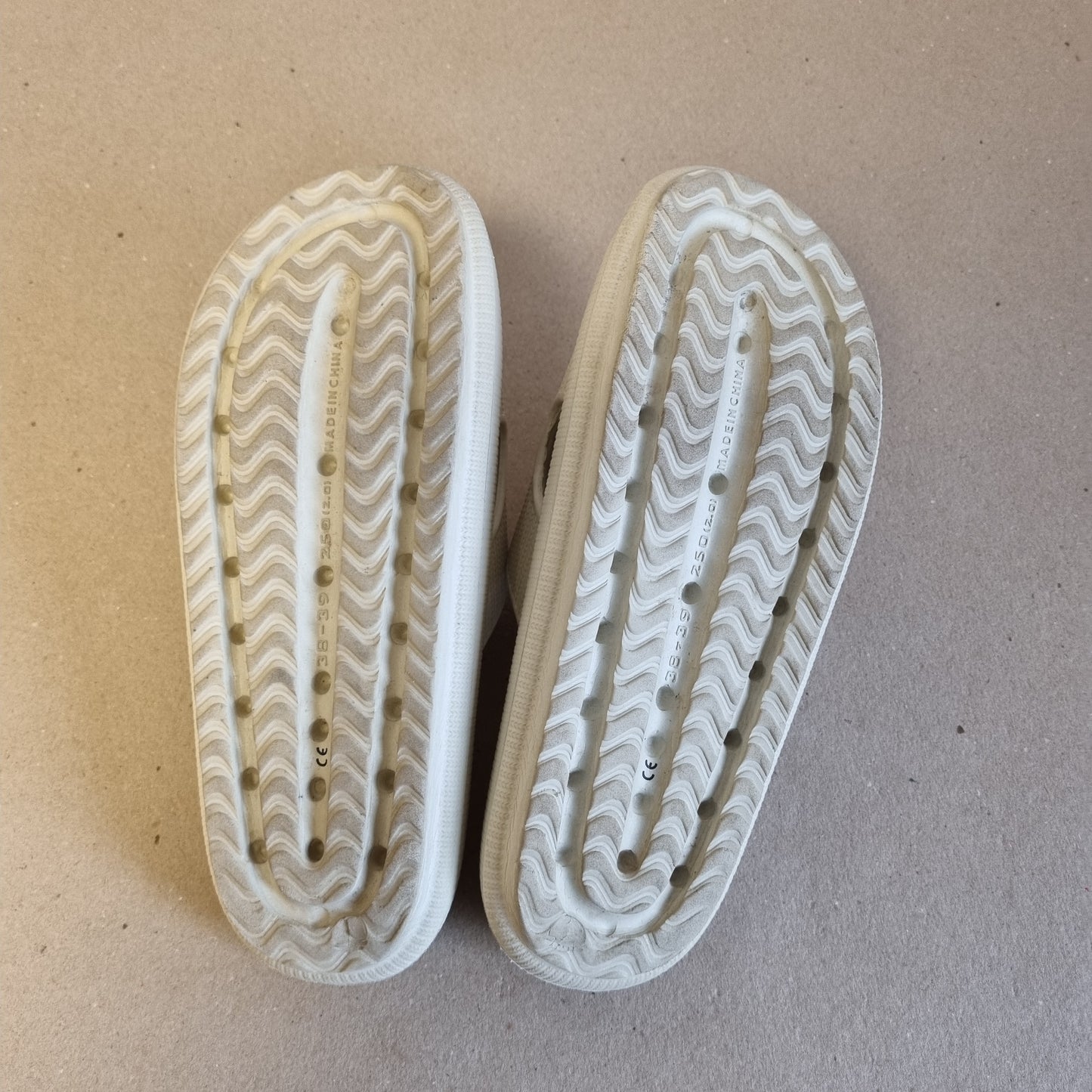 Hvite HappyFlops Original slippers - 38/39