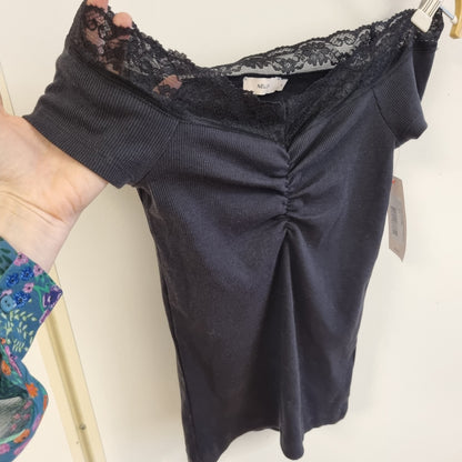NY! Off shoulder-topp med blonder - S