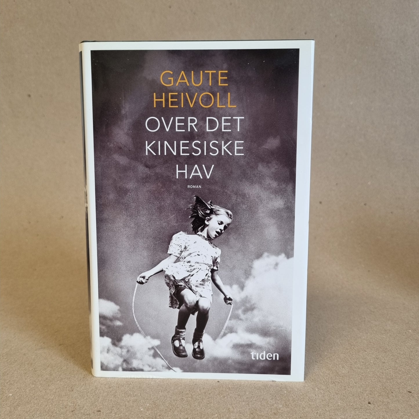 Over det kinesiske hav – Gaute Heivoll