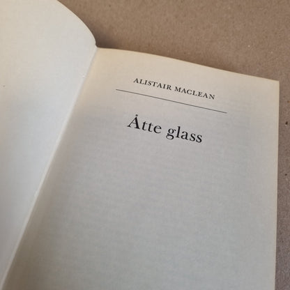 Åtte glass – Alistair MacLean