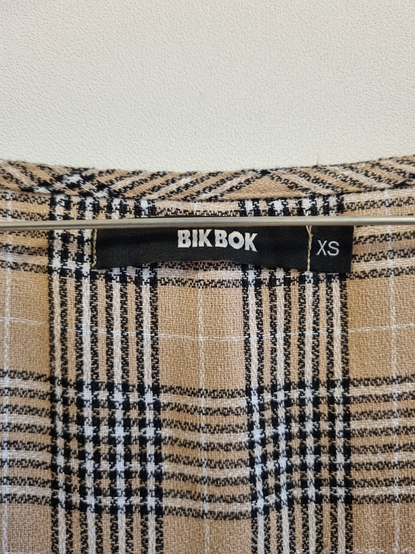 Beige og svart rutete kjole – XS