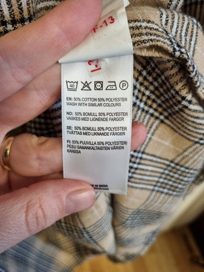 Beige og svart rutete kjole – XS
