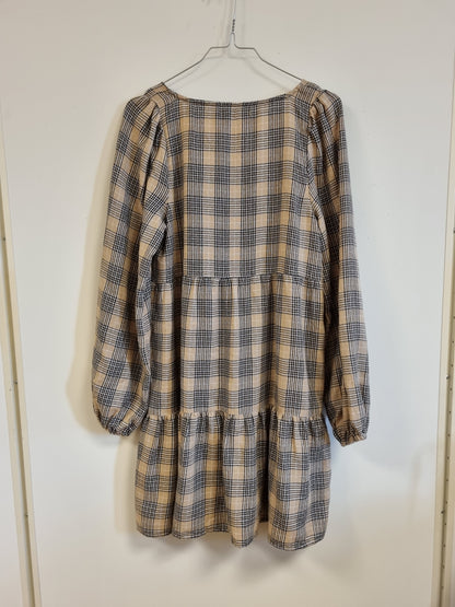 Beige og svart rutete kjole – XS