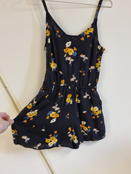 Svart blomstrete romper – 34