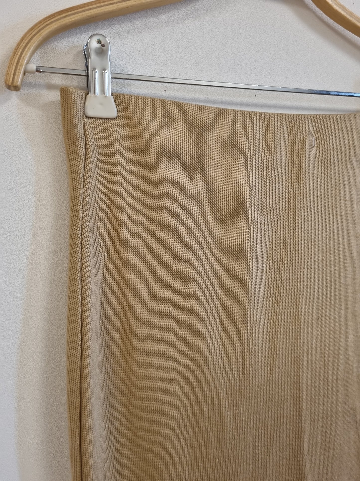 Vintage strikket maxiskjørt i beige – ca. S/M