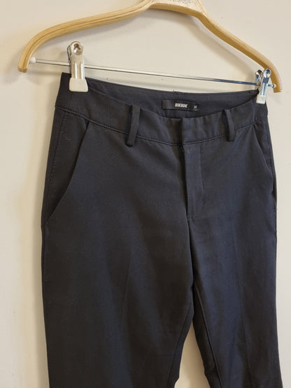 Svart dressbukse med utsvingte ben – 34