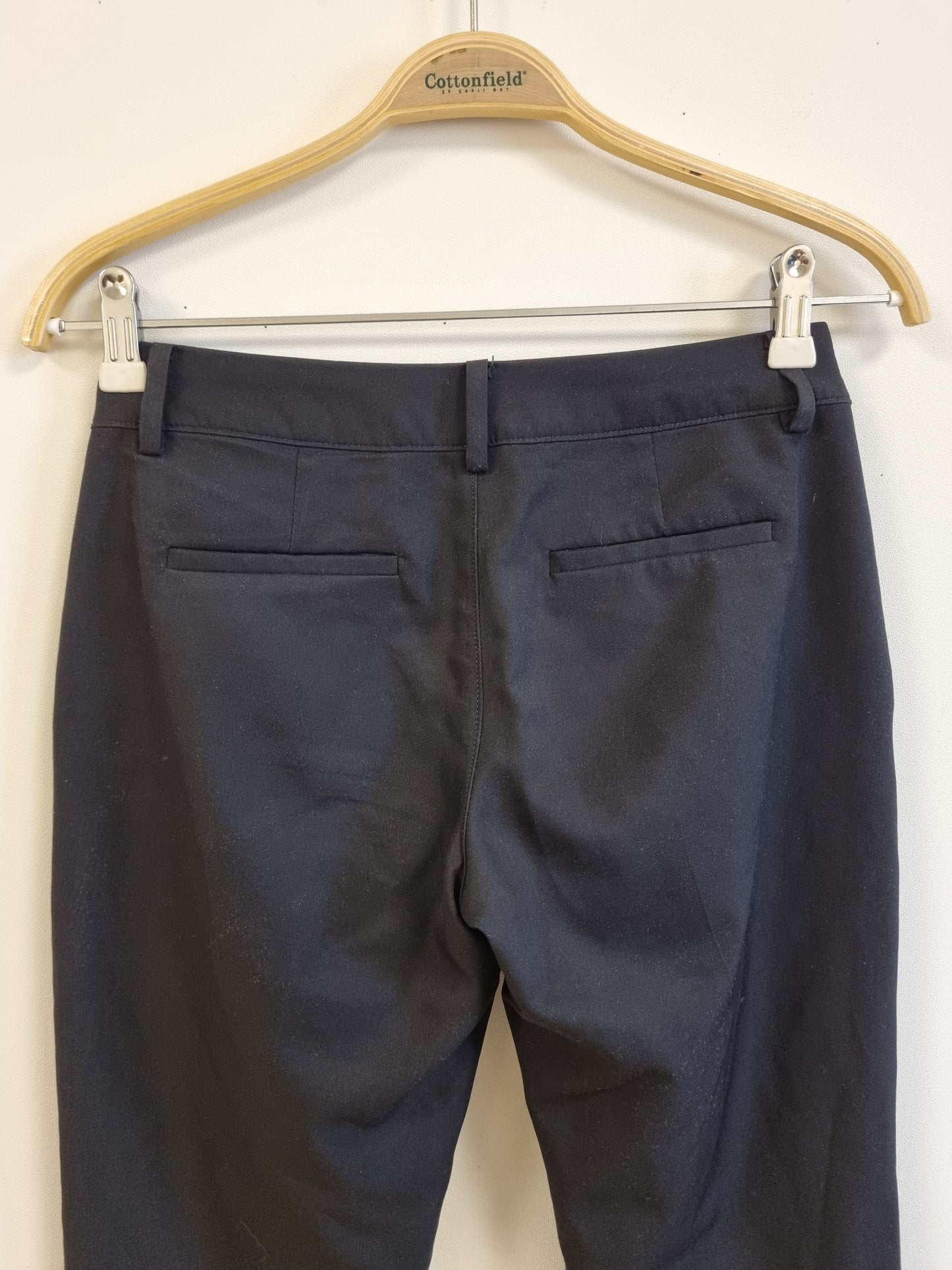 Svart dressbukse med utsvingte ben – 34