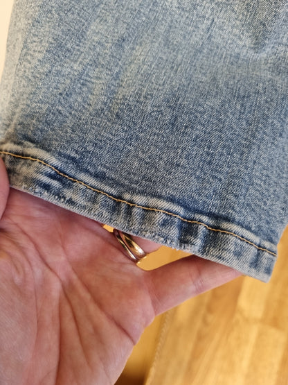Lyse jeans med rette ben – 32