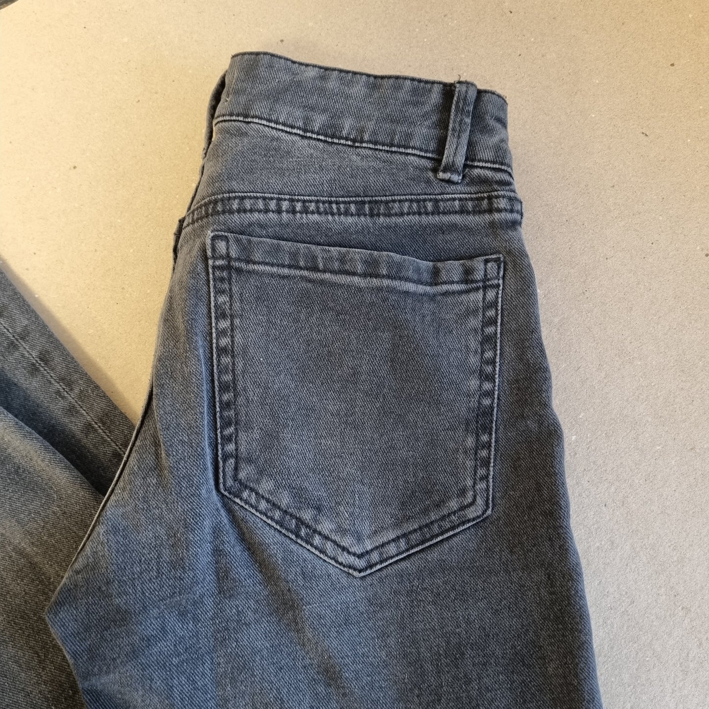 Mørkegrå Fay-jeans med rette ben – 34