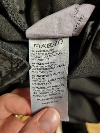 Svart dressbukse med utsvingte ben – 34
