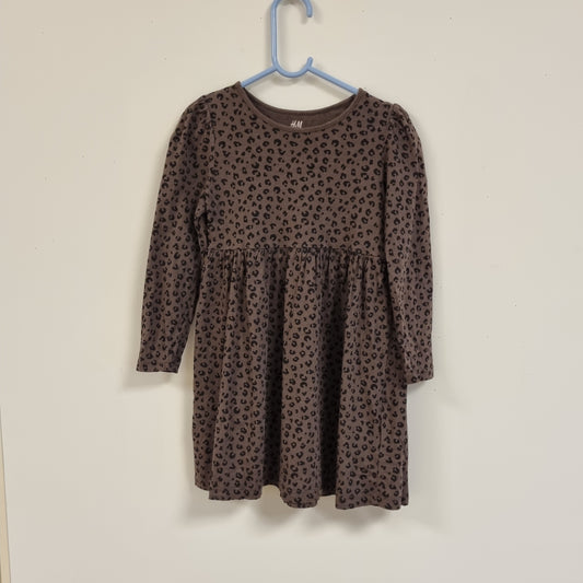 Brun kjole med leopardmønster – 110/116