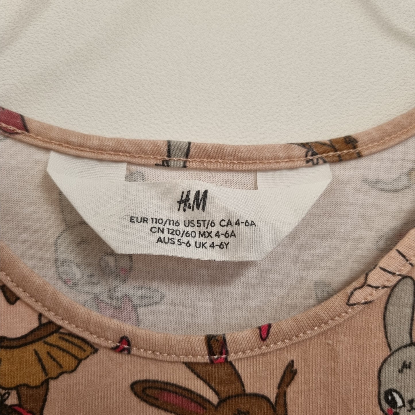 Beige kjole med ballerinakaniner – 110/116