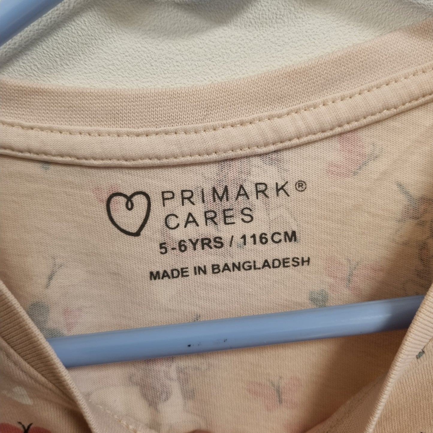 Lys beige trøye med enhjørninger – 116