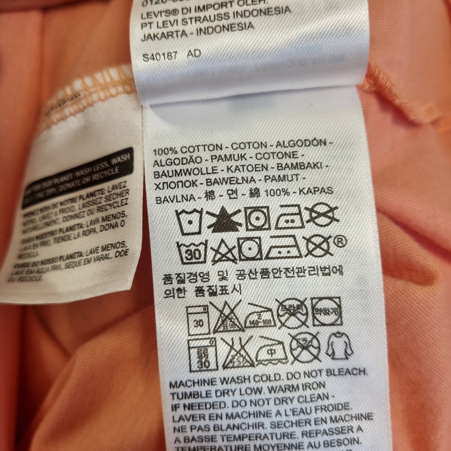 Levi’s T-skjorte med V-splitt / 100% bomull – S