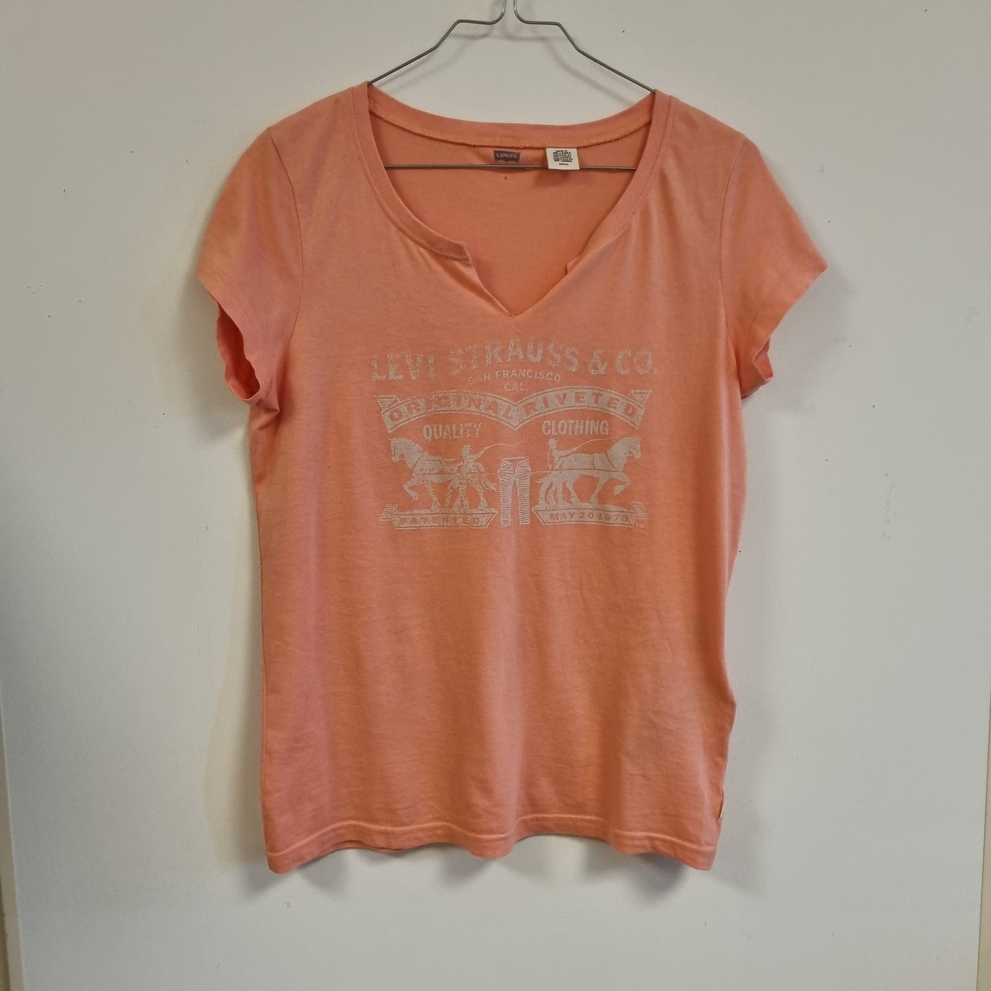 Levi’s T-skjorte med V-splitt / 100% bomull – S