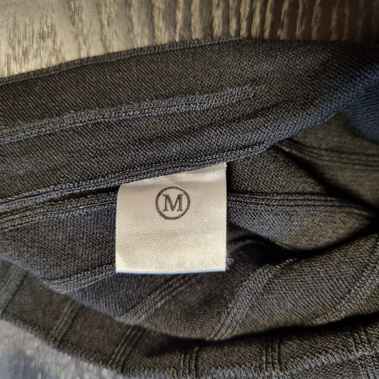 Vintage Y2K halterneck-topp med stoffrose – M