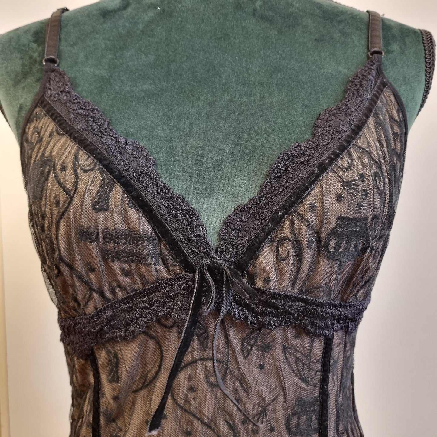 Vintage Y2K mesh-topp med blonder og print – S