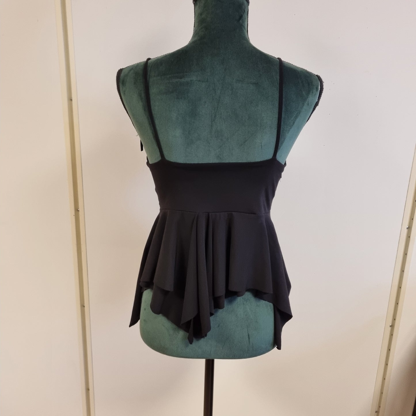 Vintage Y2K asymmetrisk omslagstopp med gullpaljetter – S/M
