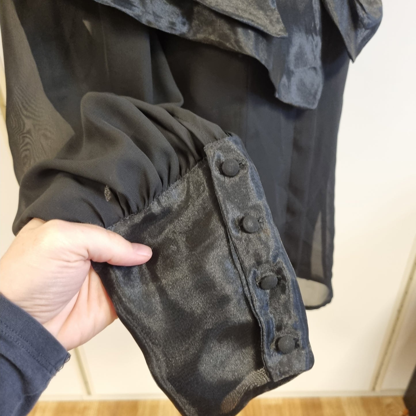 NY! Milva-Mi goth-bluse med stor kappekrage – S