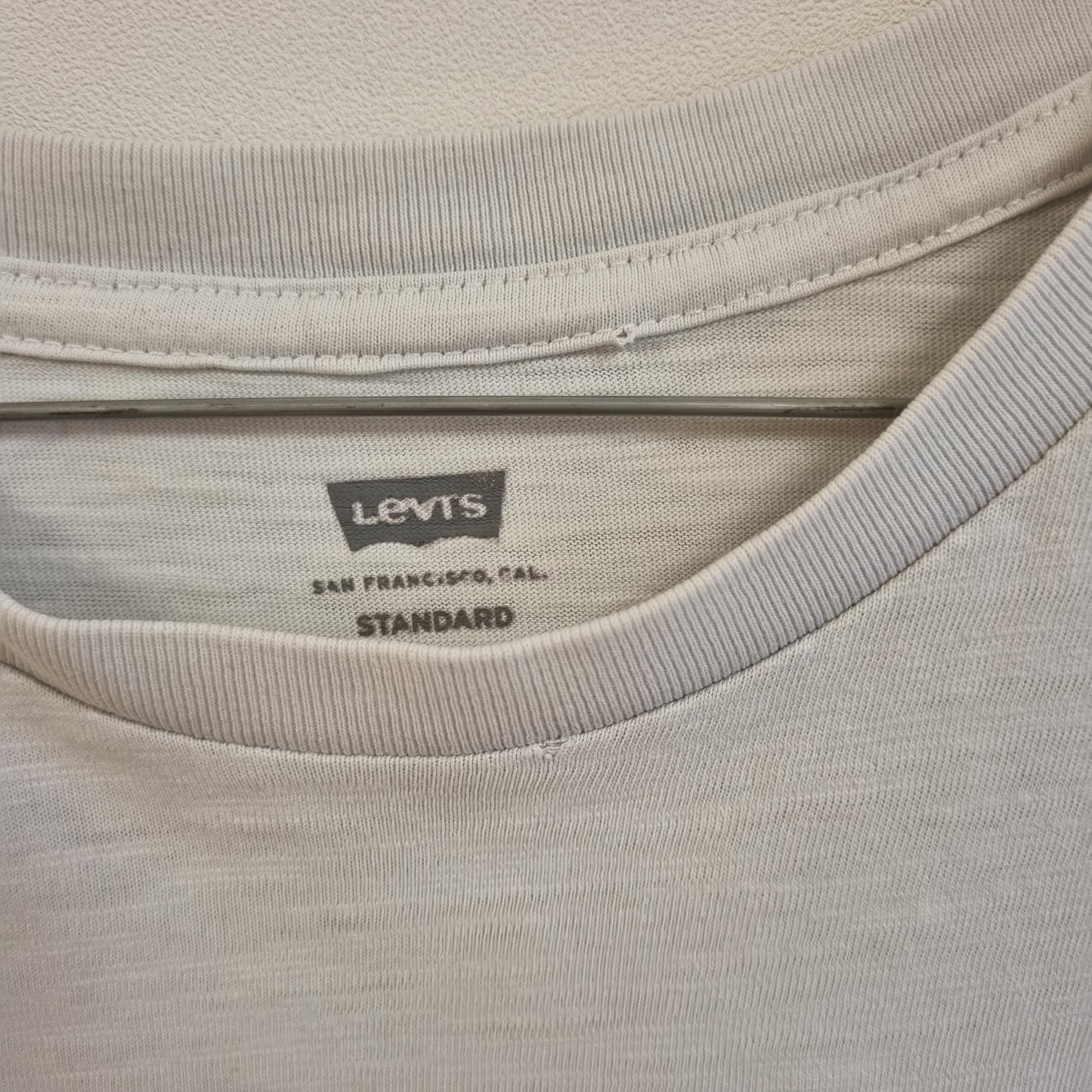Levi’s offwhite T-skjorte / 100% bomull – L