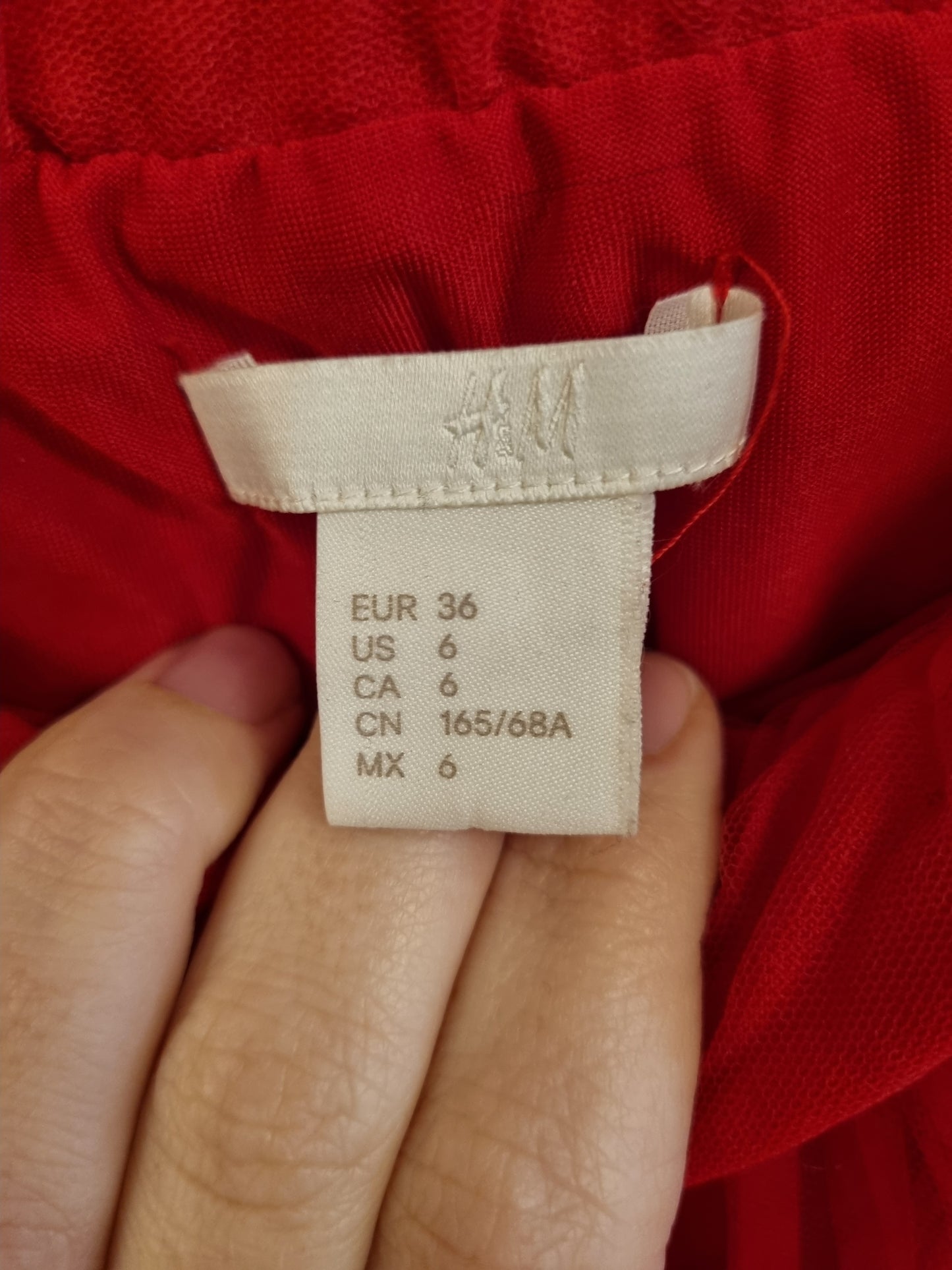 Rødt langt tyllskjørt – 36