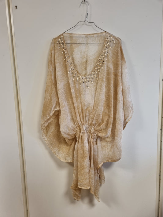 Beige kaftantunika med perledekor - onesize