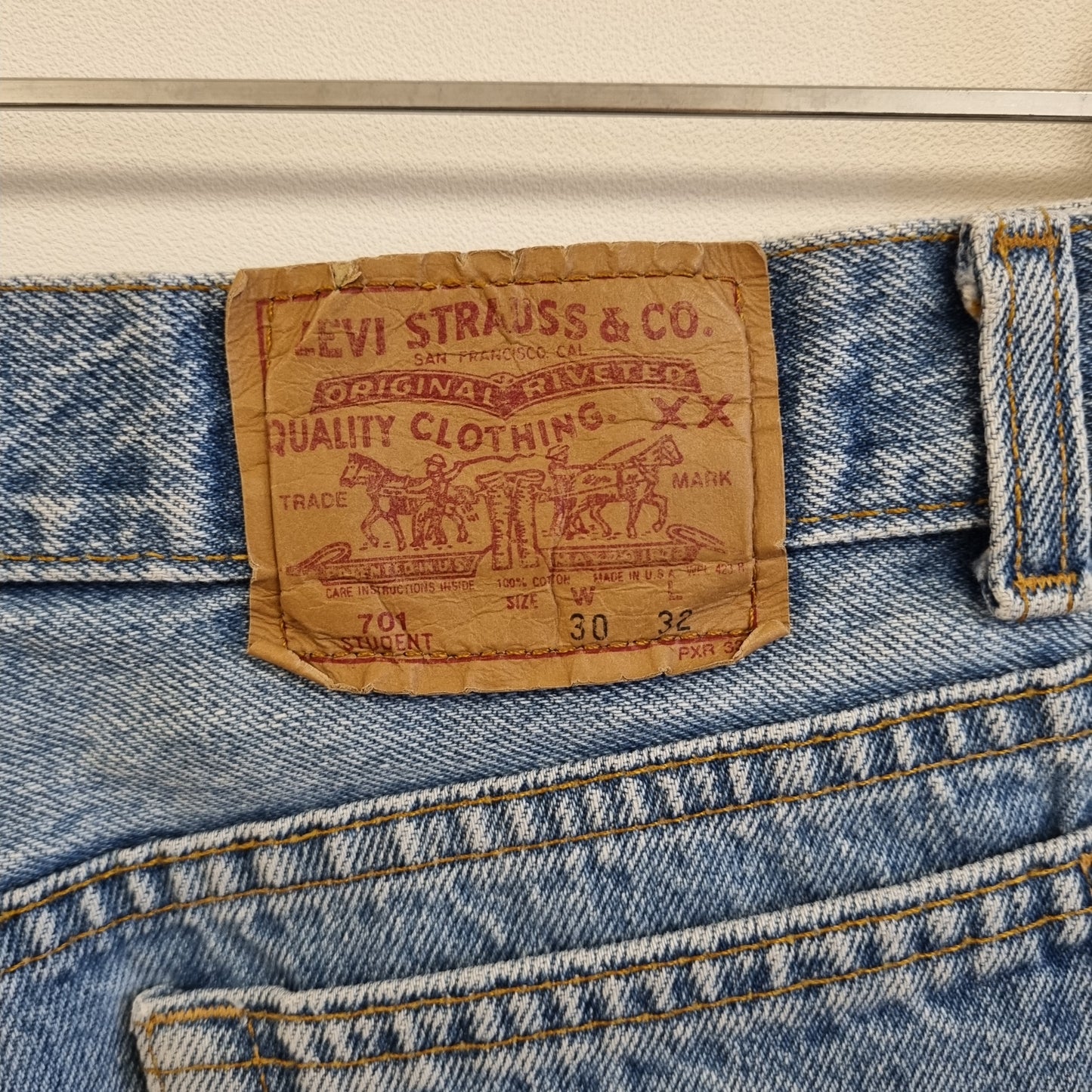 Vintage Levi's 701 Student-shorts / Made in USA 1992 - W30