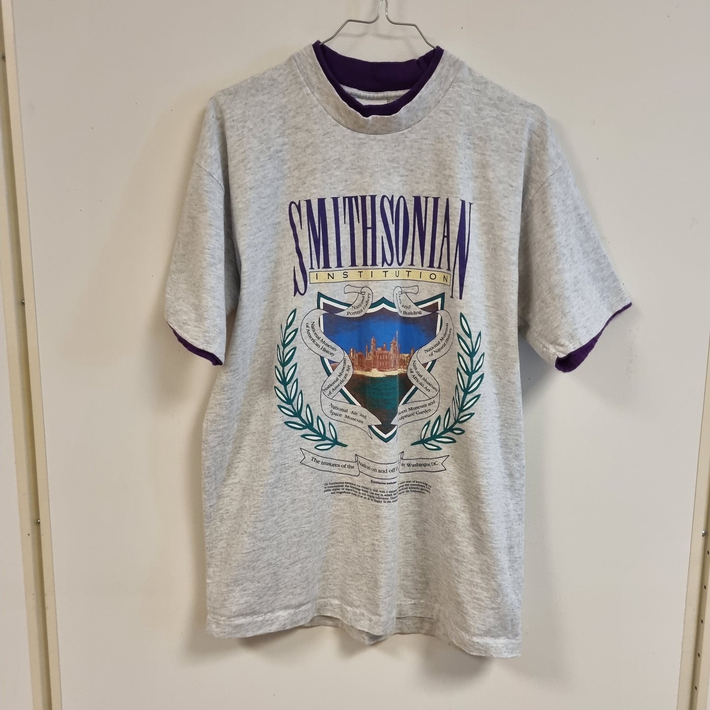 Vintage 90-talls Smithsonian T-skjorte / 100 % bomull – L