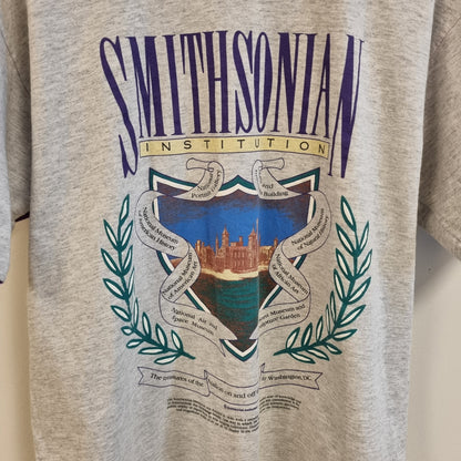 Vintage 90-talls Smithsonian T-skjorte / 100 % bomull – L