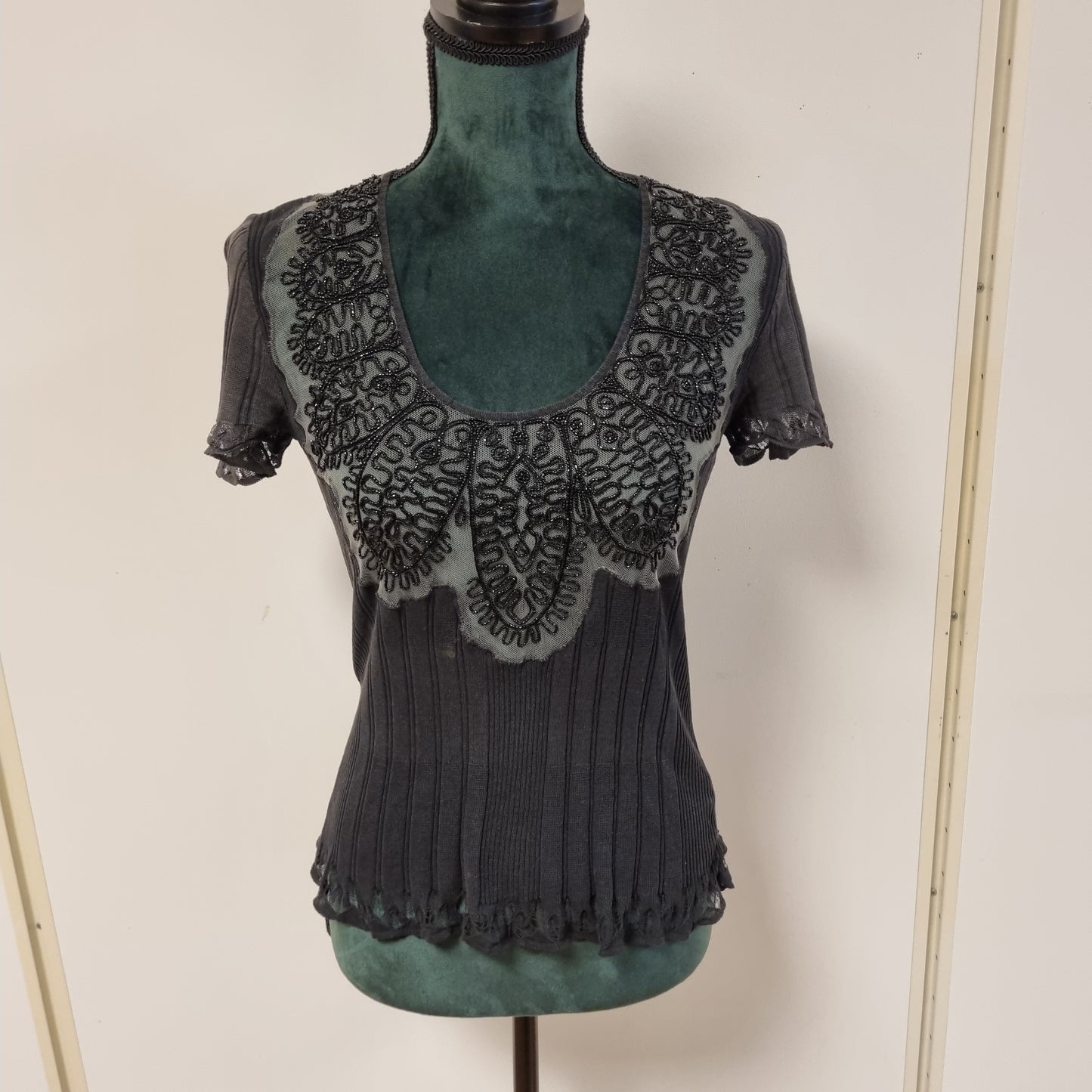 Vintage Blumarine topp med perlebroderi / 100 % bomull – S/M