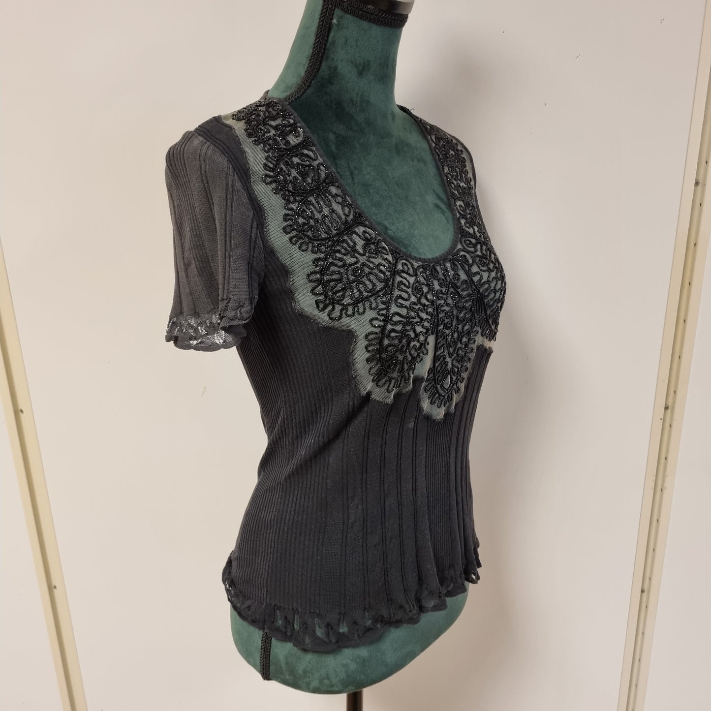 Vintage Blumarine topp med perlebroderi / 100 % bomull – S/M