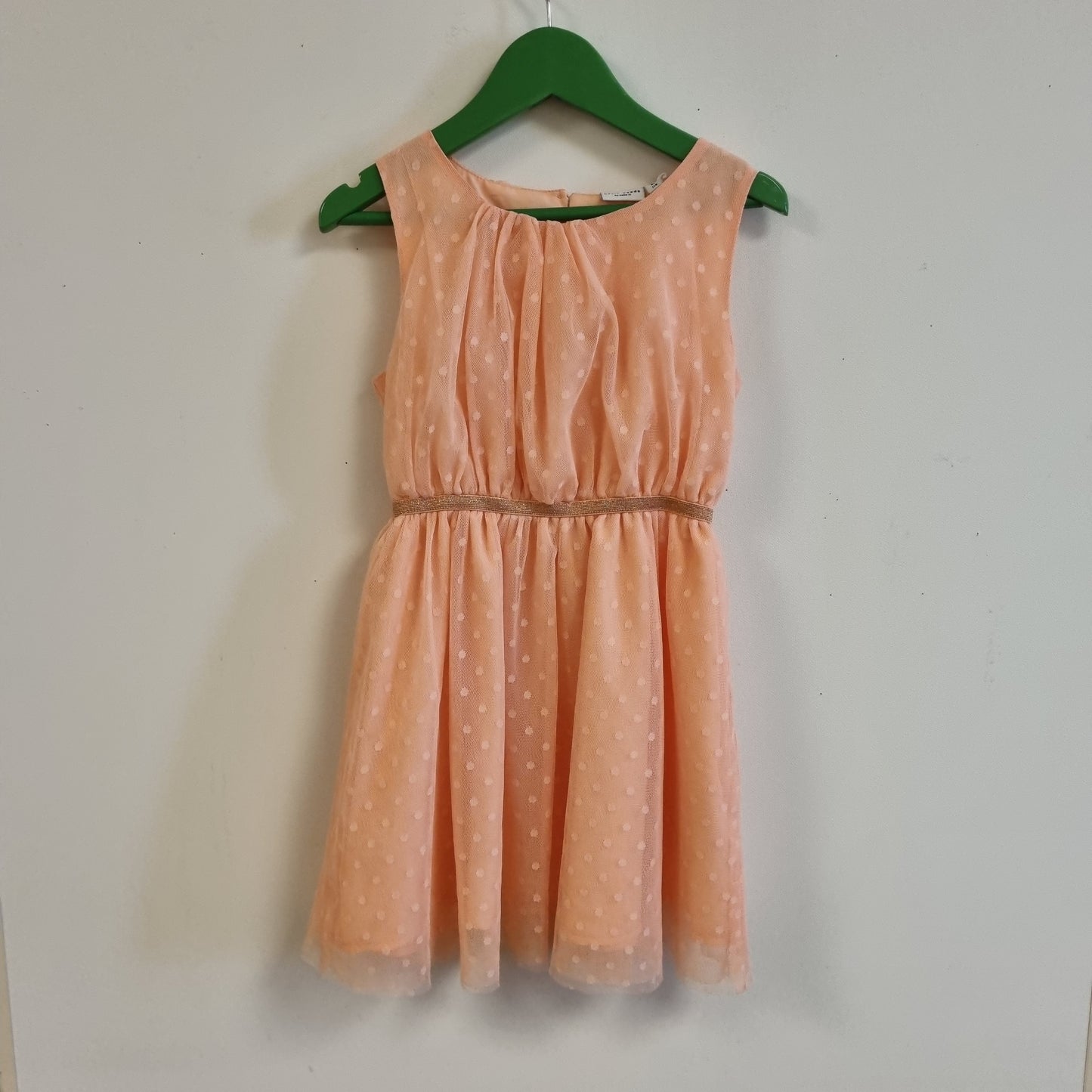 Ferskenrosa tyllkjole med prikker – 116